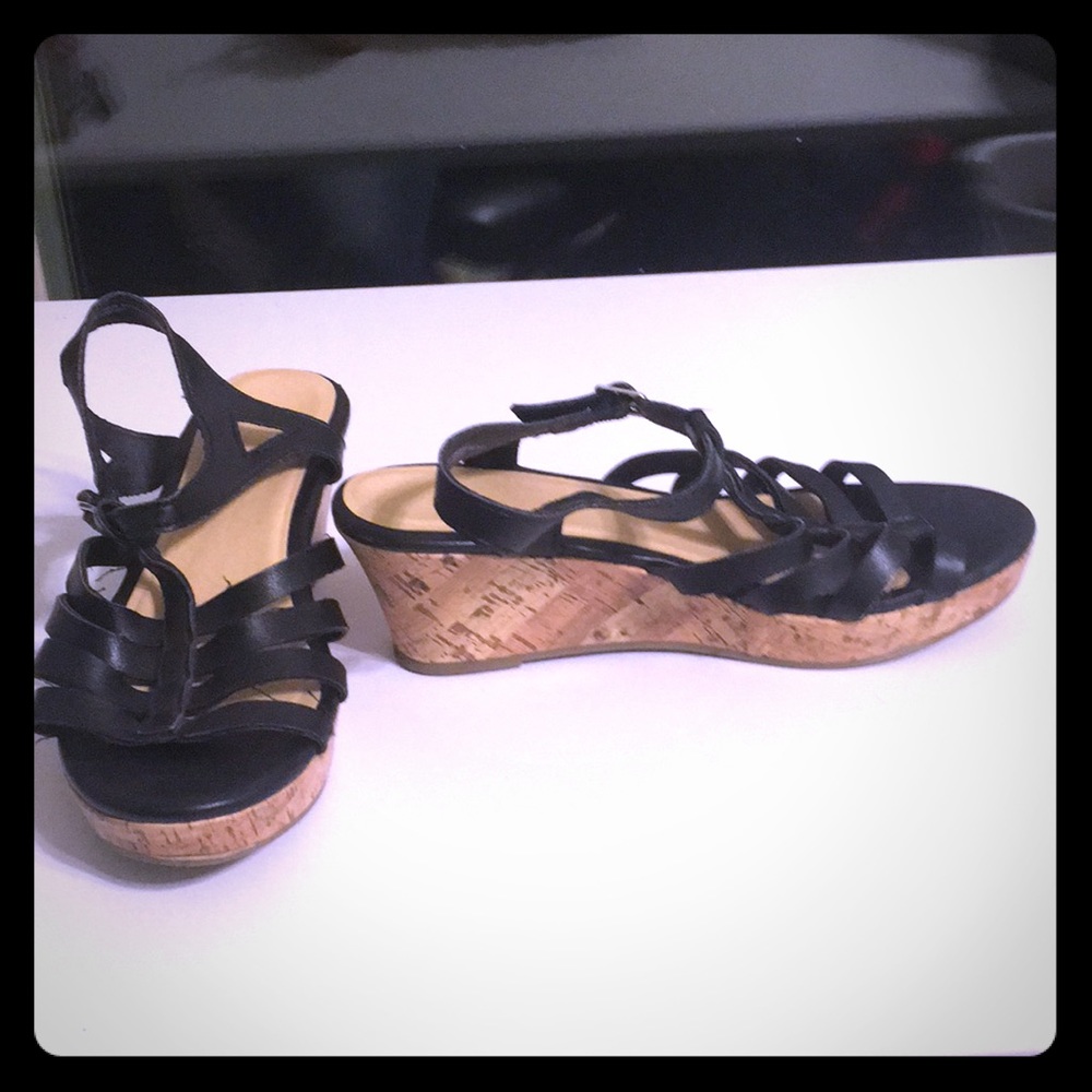 Kohl’s girls black wedges